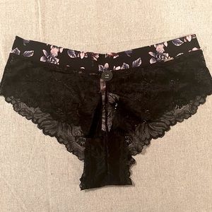 🚨LAST CHANCE 🚨 All offers accepted!
 - NWT La Vie on Rose Lacy cheeky panties